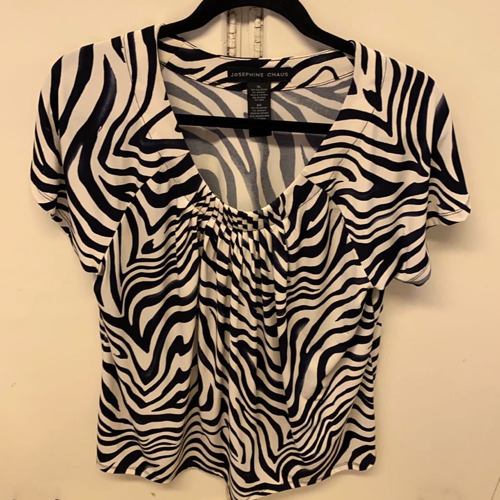 Black and cream short sleeve shirt